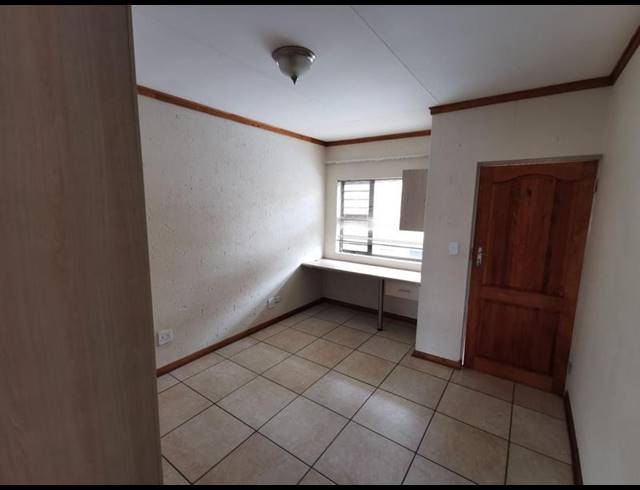 2 BEDROOM PROPERTY TO RENT IN DIE BULT